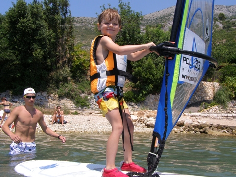 Sebastian Lato z Warszawy - mistrz świata małego formatu! Naukę windsurfingu rozpoczął w ubiegłym tygodniu. Z nieukrywaną radością będziemy śledzić jego postępy w nauce:)